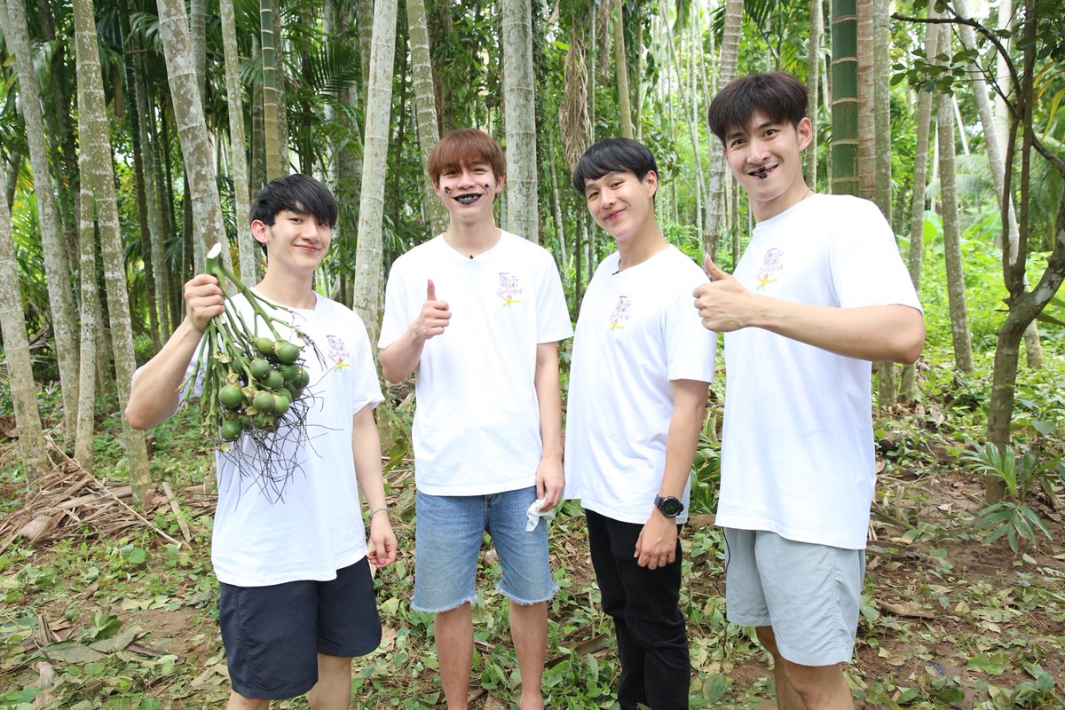 PRSocietyNews's tweet image. “แก๊งโตแล้ว” ตะลอนทัวร์ชุมชนชาวลาวครั่ง ชมต้นไม้ยักษ์ ที่ จ.อุทัยธานี
prsociety.info/272685/

#โตแล้วเป็นคนทุกที่ 
#toyypathompong 
#gunsmile 
#Firstkanaphan 
#toptap_jirakit