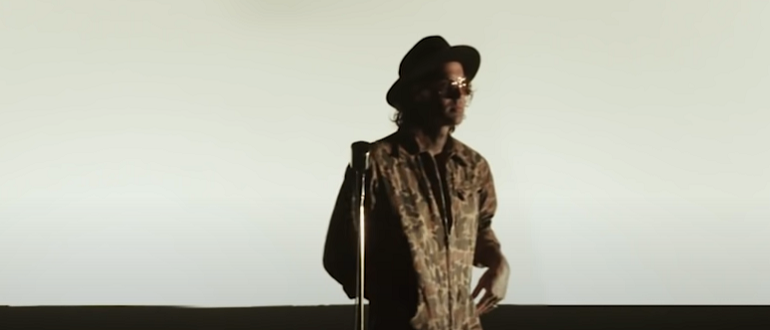 SoundrateRu's tweet photo. @Yelawolf представил видео на лиричный трек "Lightning": https://t.co/hCenBU6P5z https://t.co/myv00TtTiB