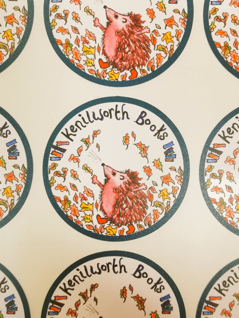 Our new Autumn Hedgehog stickers have arrived!! I can stick them on all your book parcels again. Hooray!
🍂🦔🍁🍃🦔🍂🍃🦔