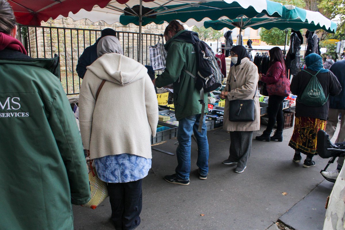 Début de mission : sensibilisation au port du masque sur les marchés de la métropole de Lyon. 4 de nos médiateurs sociaux sont présents ce matin sur le marché Salengro à Lyon 9. Merci à <a href="/villedelyon/">Ville de Lyon</a> pour leur confiance! 

<a href="/CabrolElise/">Cabrol Elise</a> @T_David_69 <a href="/elomij/">Elodie Mijieux</a> <a href="/valerie_turkan/">valerie Turkan</a> @UNPIMMS