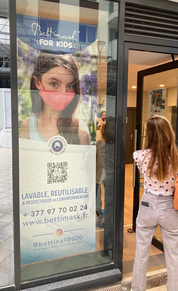 mullygraph's tweet photo. Pose de signalétique et enseigne pour la boutique éphémère Bettina Monaco. Stickers de distanciation sur mesure pour sols avec traitement anti-dérapant. Enseigne en PVC 2 cm, découpe numérique.

#publicité #identité #graphisme #rollups #signalisation
#Bettimask https://t.co/3KjjhDqZOc
