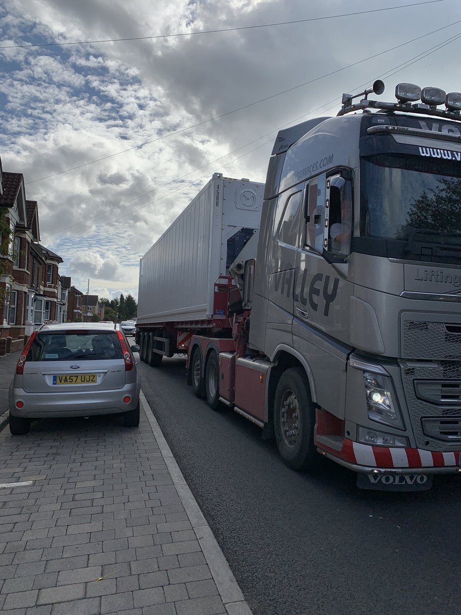 majano6's tweet photo. @LLTCNews @letstalkcentral @leightonbuzzard neighbours on Billington road are worried and tired as road works didn’t alleviate traffic,HGV and speeding cars/rat runs despite the 20mph signs and HGV’s “only” for unloading signs, please help!! https://t.co/QXyyfDb5hj