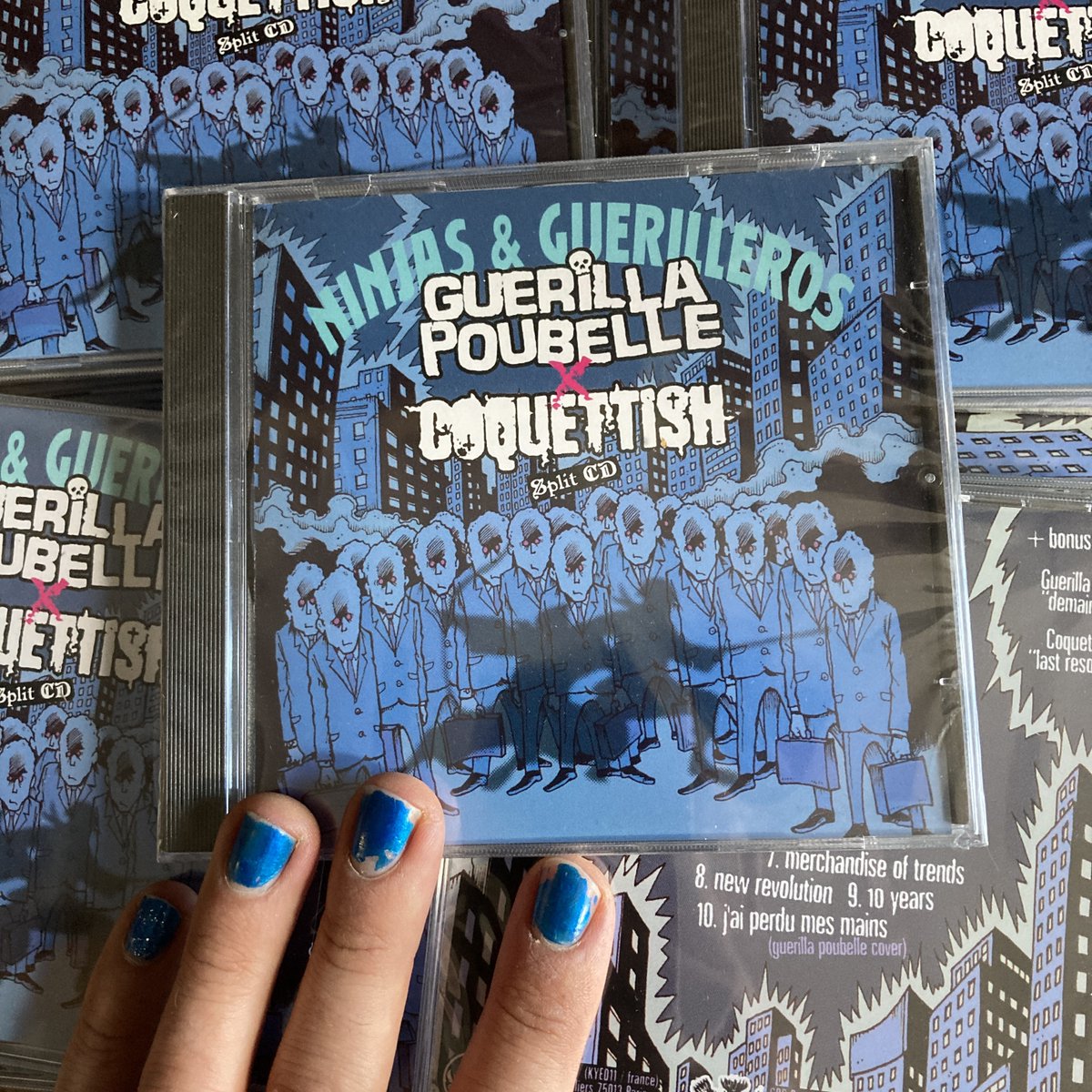 On a retrouvé des CD du split avec COQUETTISH de 2006 !! c'est dispo pour 5€ sur guerilla-asso.com