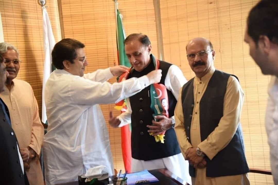 DailyK2_GB's tweet photo. پی ایم ایل ن کے سابق وزیر ڈاکٹر محمد اقبال پاکستان تحریک انصاف میں شامل ، ان کا تعلق گلگت حلقہ 3 سے ہے جہاں سے پی ٹی آئی کے صدر جعفر شاہ الیکشن میں حصہ لے رہے تھے مگر  گزشتہ روز ان کی وفات سے اس حلقے میں الیکشن ملتوی ہوگئے ہیں https://t.co/gk9y8E4mvQ