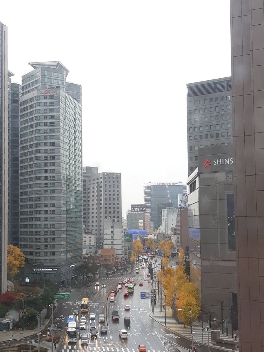 21. Sixth day, view of Sogong-ro and Toegye-ro intersection from the hotel ... then, yay, first hotel breakfast, I ate very well, LIKE A LOT haha! After that, off to Songpa District ... Olympic Bridge in the background while crossing the Han ... enough for today, stay tuned!