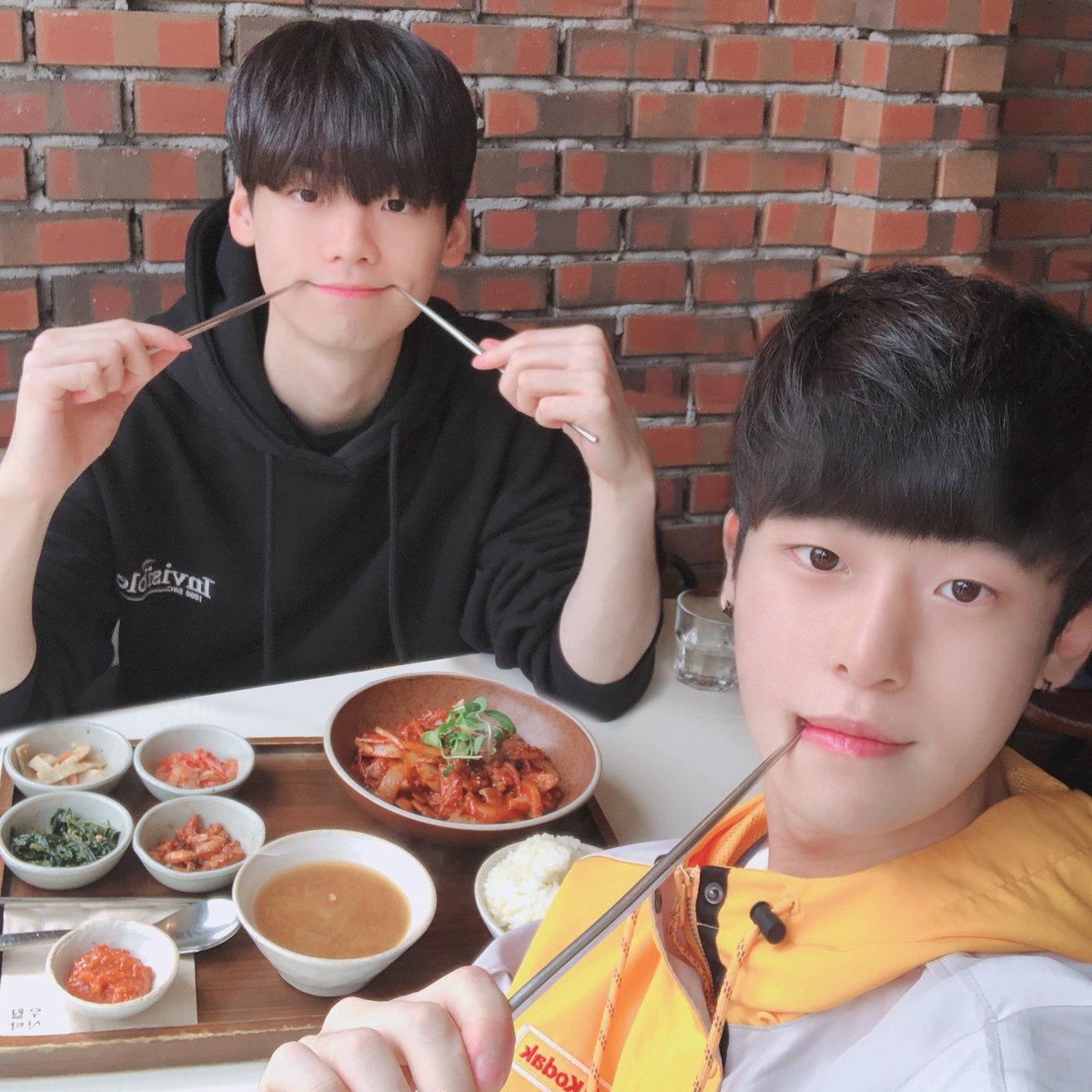 _seik1224's tweet photo. #트친소 #ㅌㅊㅅ #게친소

👉 서울 목동 살아요!

👉 UIUX디자이너, 유튜버(미어캣랜드), 플래그 쓰리잡중 이랍니다

👉 미어캣을 키우고 있답니다!

👉 트위터 새내기라 잘모르는데.... 친해져요~!!

👉 이거 이렇게 하는게 맞나요? https://t.co/PAWamCgTPH