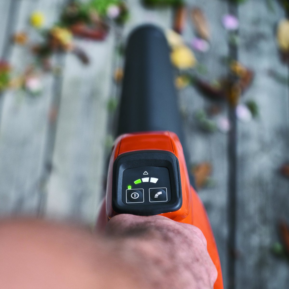 A Scoppio o a Batteria? Con i Soffiatori Husqvarna in offerta scegli il modello che fa al caso tuo, ora al miglior prezzo. 
Con la qualità di sempre! 
bit.ly/Soffiatori_Aut…