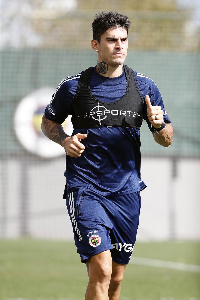 Fenerbahce's tweet photo. Diego Perotti 💪 https://t.co/Fxil1YPDFM