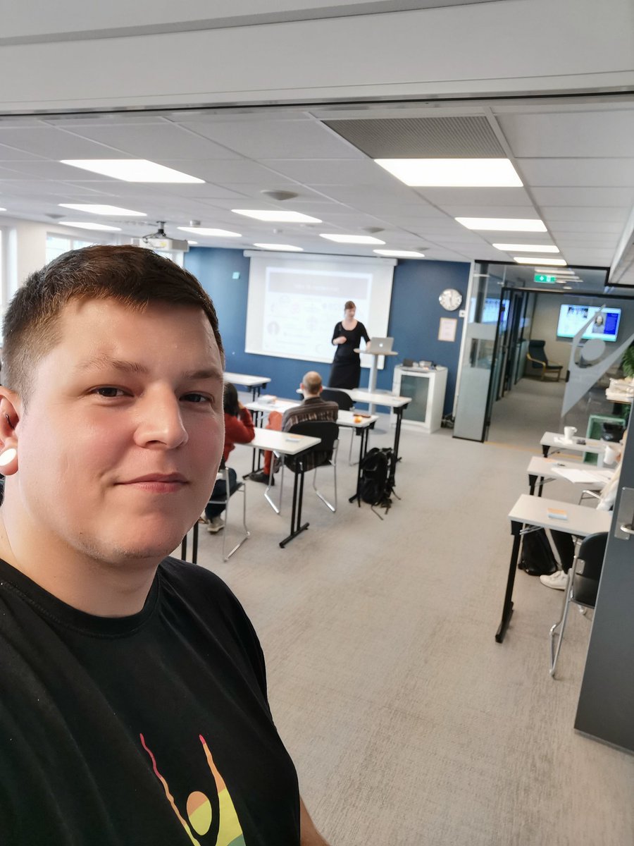 lektorlomsdalen's tweet photo. Kurs for #KRLE-lærere i Bergen i regi av @trooglivssyn Bergen og @HumanEtisk Hordaland. Dialog, kritikk, lokalt mangfold og fritaksretten er temaene i dag. https://t.co/Gaqcw8sPaV