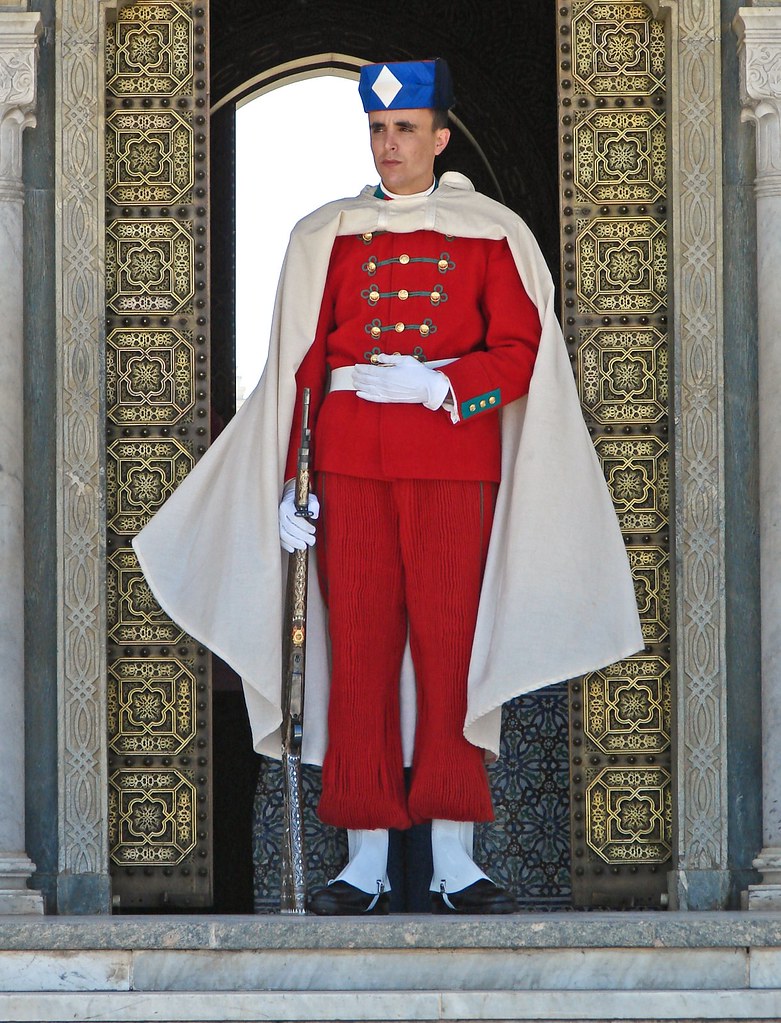 abimbolamini's tweet photo. The Moroccan Royal Guard is one of the world's oldest operative military bodies

It was formed in 1088 by the Almoravid ruler Yusuf ibn Tashfin to provide security for the dynasty https://t.co/gb02XVbfyL