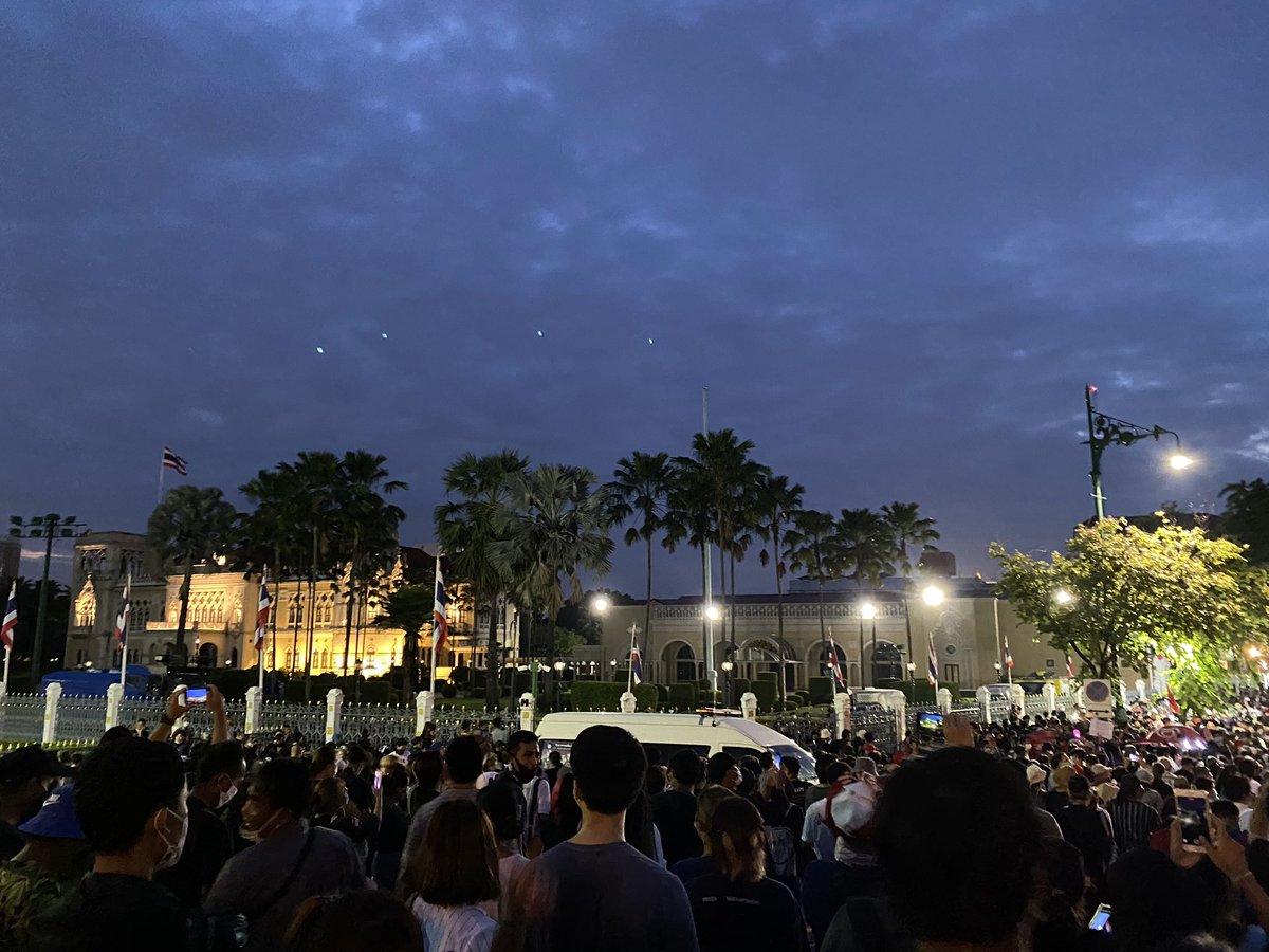 tanawatofficial's tweet image. ทุกคน สำเร็จไปอีกขั้นแล้วครับ เราบุกถึงรังโจรอย่างทำเนียบรัฐบาลสำเร็จแล้ว ประยุทธ์ต้องออกไปเท่านั้น !

#ม๊อบ14ตุลา #คณะราษฎร2563 #14ตุลา63