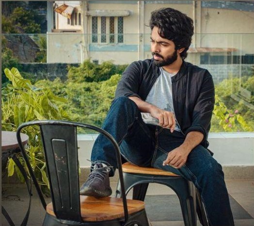 akshaya_ansy's tweet photo. #Mycutee @gvprakash bro #PuthamPudhuKaalai 
Shoot Days #shoot #photography
 #Amazing_click for @gvprakash Darling🥰🥰🥰🥰

@DirRajivMenon @MDinakarn https://t.co/z3qSUxuXOc