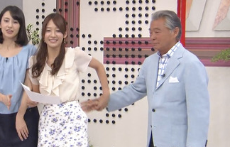 徳本 On Twitter すれ違いざまに胸を触られる女性 そう言えば蓮舫の公設秘書が自転車で追い抜きざまに女性のスカートをめくり下半身を触る痴漢事件を起こしたことがありましたね Https T Co Bzlg347rwm Https T Co Hzfrjlunpo