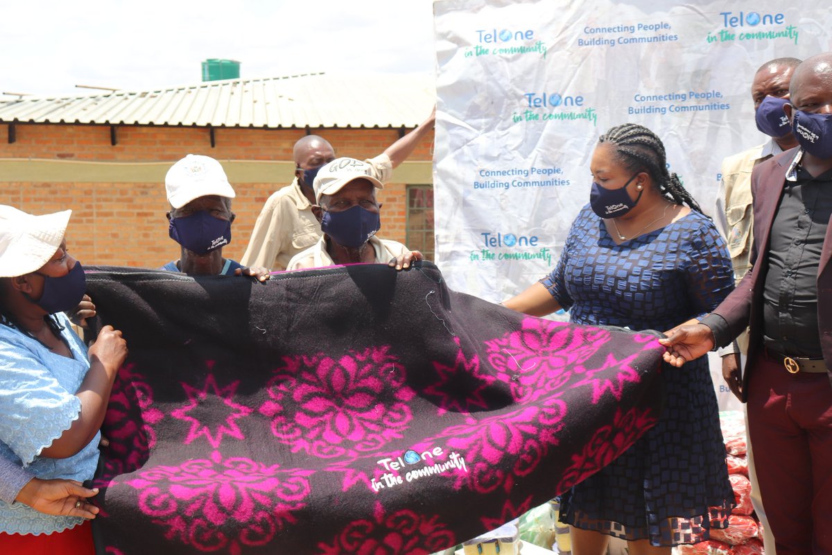 TelOneZW's tweet photo. Today we are at Hurungwe Children’s and Old People’s home where TelOne hands over various donations to 75 beneficiaries at the home which includes masks, sanitisers, groceries and blankets #TelOneInTheCommunity https://t.co/awCWxgG8w1