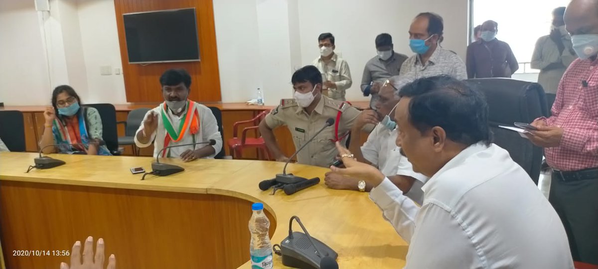 NSUIAndhra's tweet photo. . @NSUIAndhra Incharge @anulekhaboosa ji &amp; President @nagamadhu555 ji had a discussion with VC of AKN University where he assured us that they will discuss the issue of promoting students with the higher authorities.
We assure that we will keep fighting for student's rights. https://t.co/36OfEskIaI