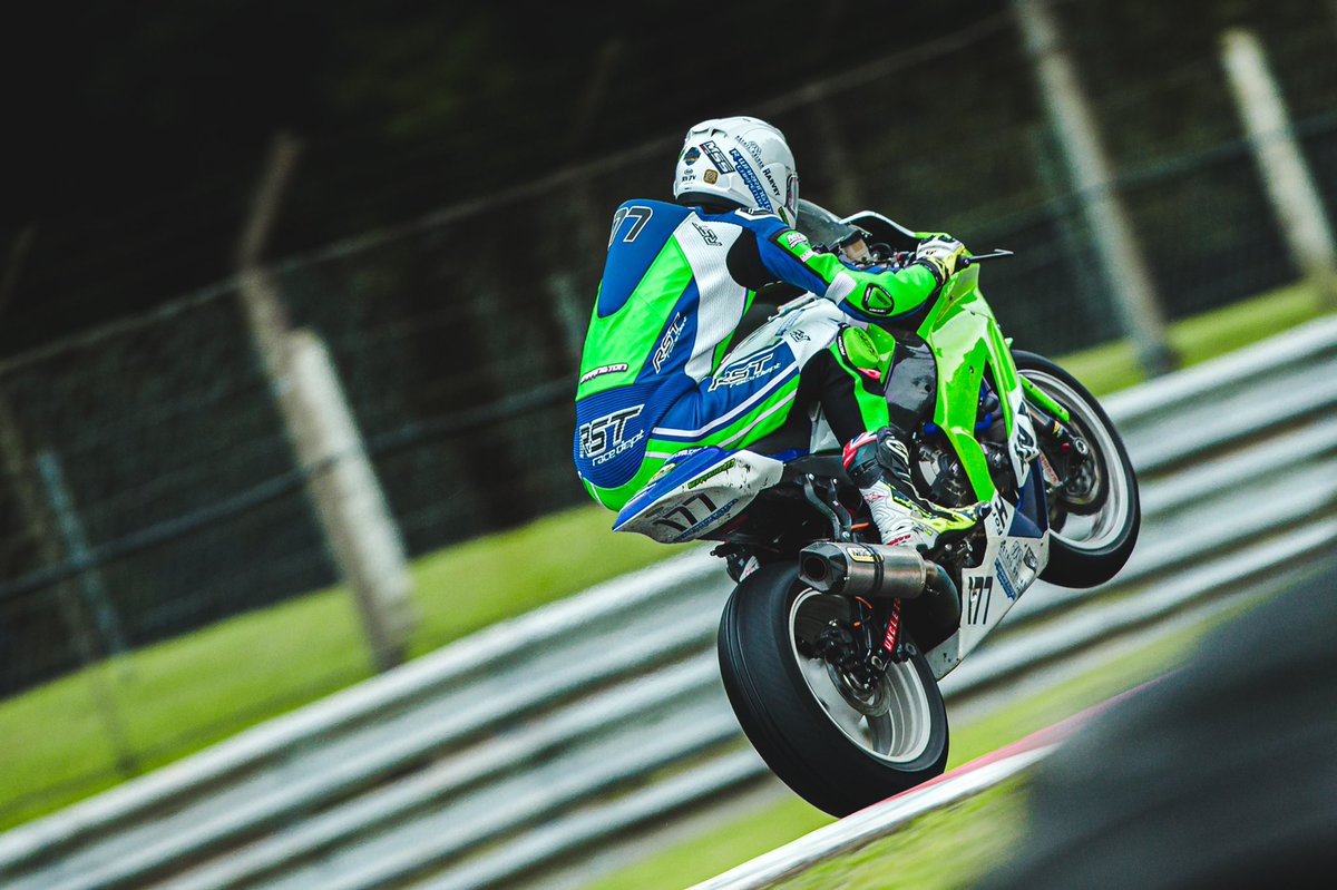 RyanW177's tweet photo. Always got that #wheeliewednesday content 😝🤣
Love this angle tho😍
and them fresh @rstmoto leathers🤩
📸 shot from Mitch DuCran 😎🙌🏻 https://t.co/BtdDfHHRtf