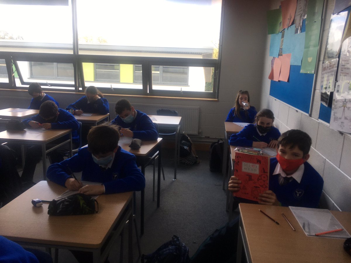 Dunshaughlin_CC's tweet image. 1st year students participated in a ‘This is not a Maths Book!’ (Or is it?) class for Maths week . #Pascalstriangle