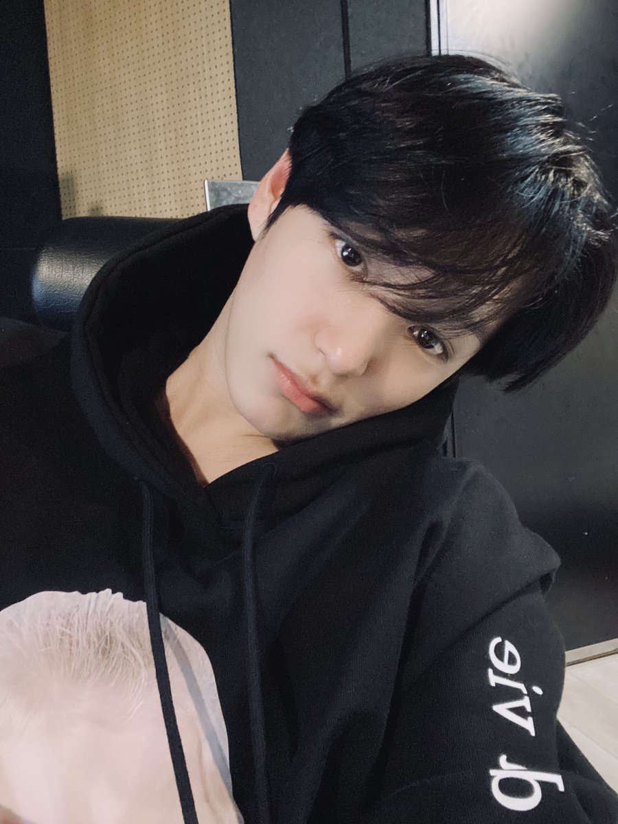 NewWorld_VICTON's tweet photo. [#찬]🖤-@
무기력하다...보고싶다...💙💛 https://t.co/K9UkKDp1uT