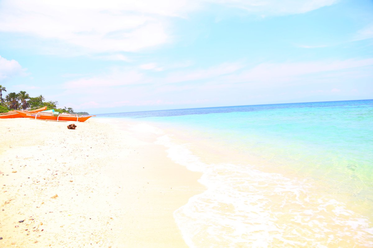 ngomikiphoto's tweet photo. 【Reached the remotest island】
サイハテの島に到着。キレイさに息をのむ。
#ngophotographermiki
#cebu #island #ocean #philippines #photographer #local
#adventure
#arrivedbyboatandcar #crystalclearwater #tranceparency
#セブ
#ngo専属カメラマンミキ #ngoフォトグラファーミキ https://t.co/fCwALZvIPQ