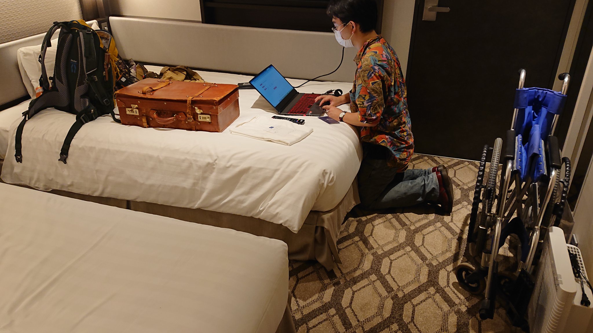 ジャンクハンター吉田 Facebook凍結中なメンタリストという謎の職業で生活したいオッサン ホテル着 ちゃむうぇい ちゃいな 同室でダブルベッドの予約しとったから慌ててツインベッドにしてもらった 完全にゲイカップルと受付で思われていた様子 同じ