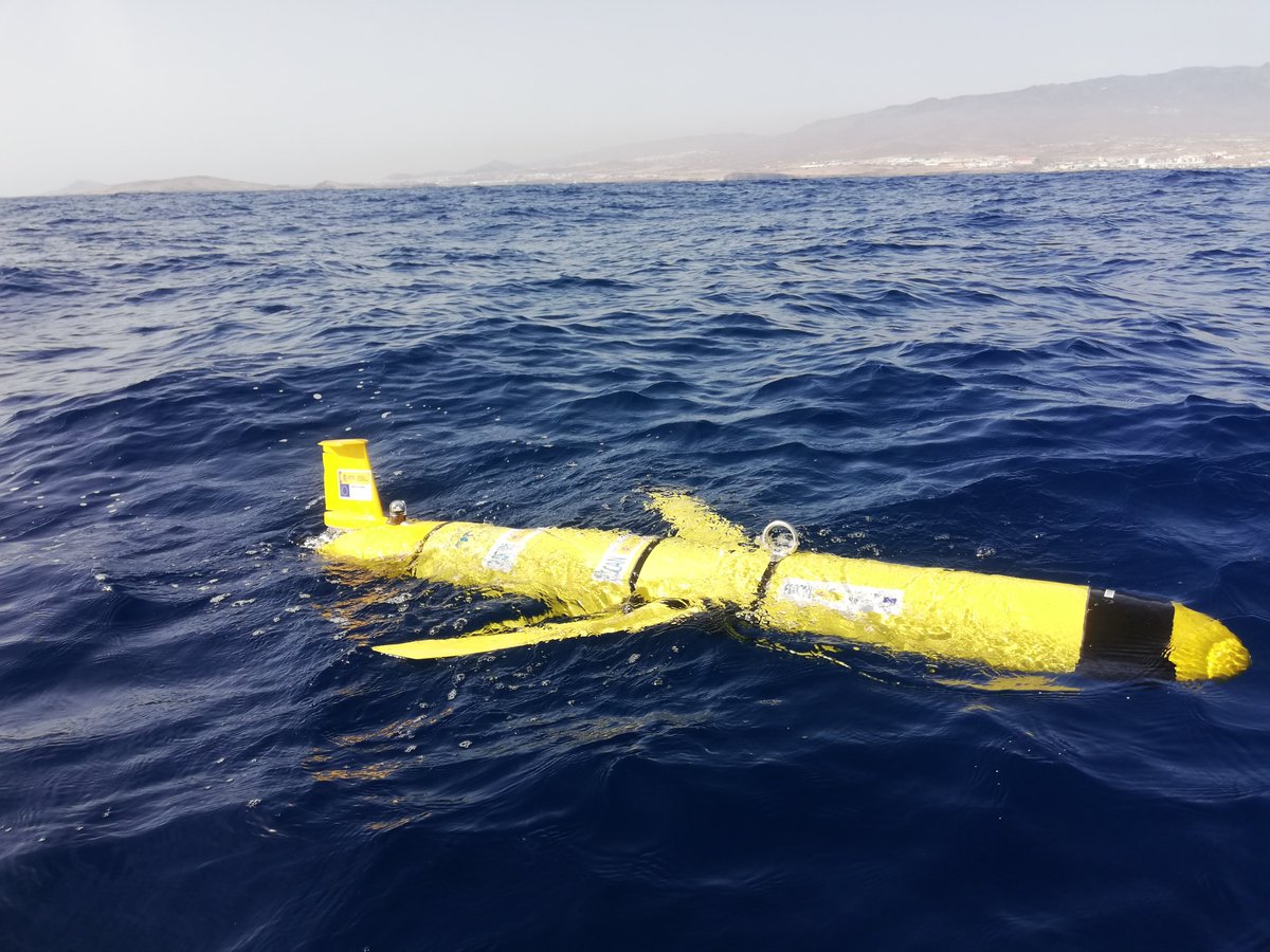 GliderPLOCAN's tweet photo. #OceanGlider just recovered off @GranCanariaCab coast after 3week mission support #ESTOC @EMSOeu seasonal #OceanObservatory program @IEOoceanografia @CSIC #RAPROCAN @EuroGOOS #GliderTT @MISSIONATLANTIC @EUMarineRobots @TeledyneMarine @jcommops @EMODnet #GliderSchool2021 @plocan https://t.co/Tkwr4tbc72
