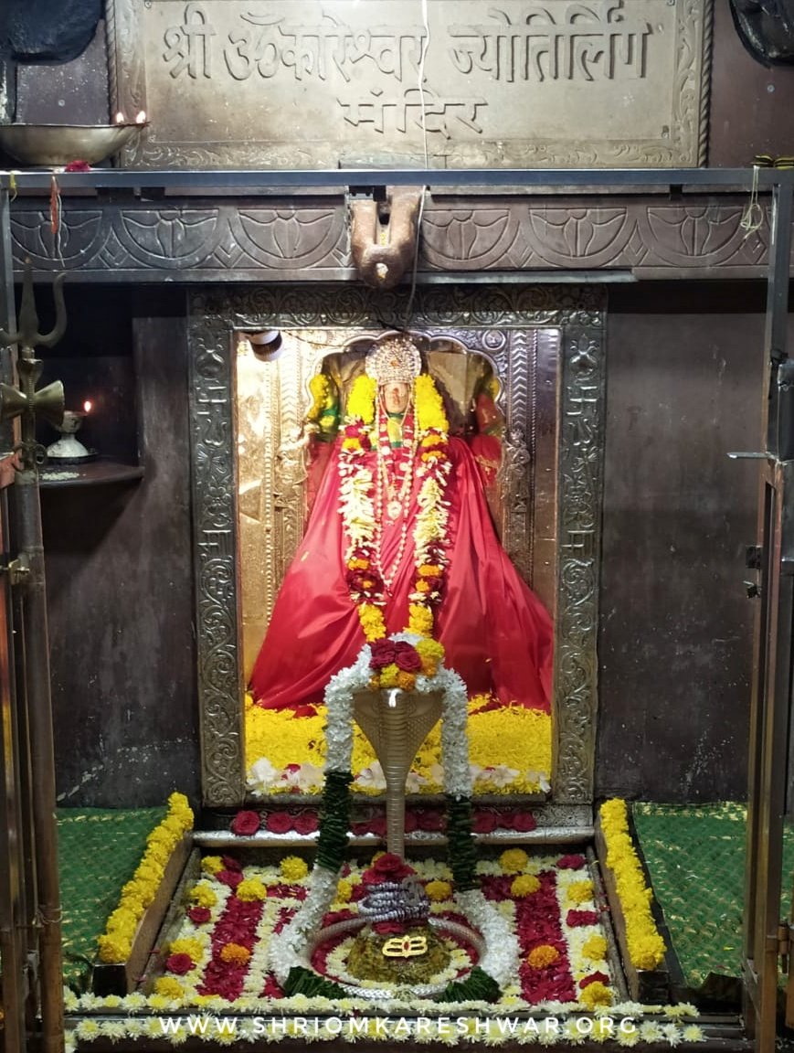 🚩जय ओंकार जी🚩
चतुर्थ ज्योतिर्लिंग श्री ओंकारेश्वर में ओंकार जी एवं माता पार्वती के सायं श्रृंगार दर्शन.
अधिक अश्विन कृष्ण त्रयोदशी बुधवार स.2077 दिनांक-14/10/20
वेब-https://t.co/cOFsHLW2cw
हेल्प-8989998686(8AM-8PM)
एप-https://t.co/n1vPut4nsp
बुक-7617238888(8AM-7PM)
#omkareshwar https://t.co/cO3byICqze