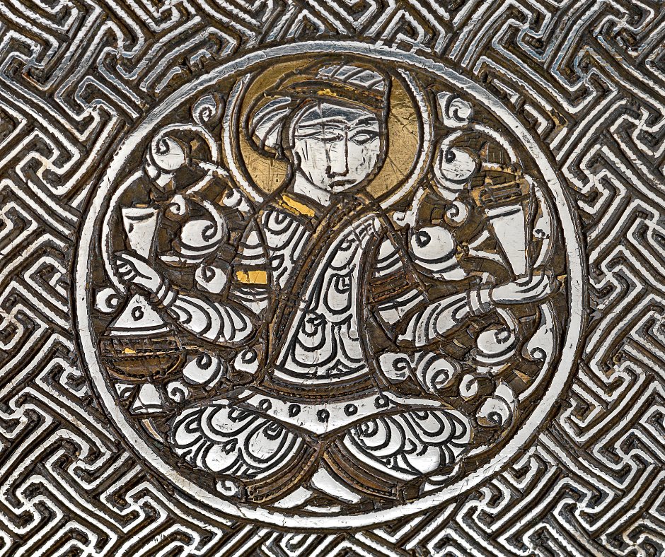 HSMOxford's tweet photo. This unique #14C metal handbag was made in #Mosul, an #Islamicmetalwork centre, for a wealthy Mongol lady. The intricate inlay &amp; decoration are typical of the famous, luxurious Mosul metalwork. 

Take a tour &amp; book a free ticket: https://t.co/TyoWszYvsB

@courtauld @MultakaO https://t.co/DVSQK4a4oZ