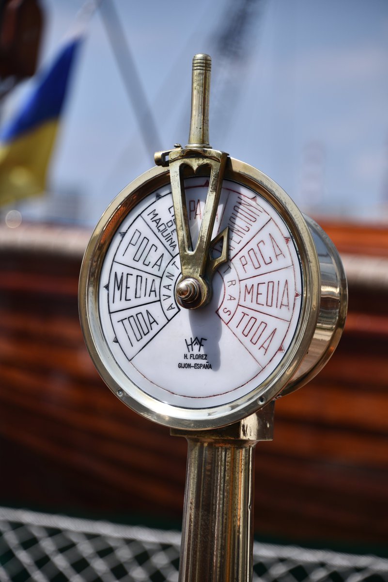 日本海事新聞写真部 メキシコ海軍の練習帆船 Cuauhtemoc にはエンジンテレグラフスタンドが置かれています レーダーと古めかしい航海機器を揃って見ることが出来るのは興味深いです 日本海事新聞写真部 メキシコ海軍の練習帆船 Cuauhtemoc にはエンジンテレグラフスタンドが置かれています レーダーと古めかしい航海機器を揃って見ることが出来るのは興味深いです