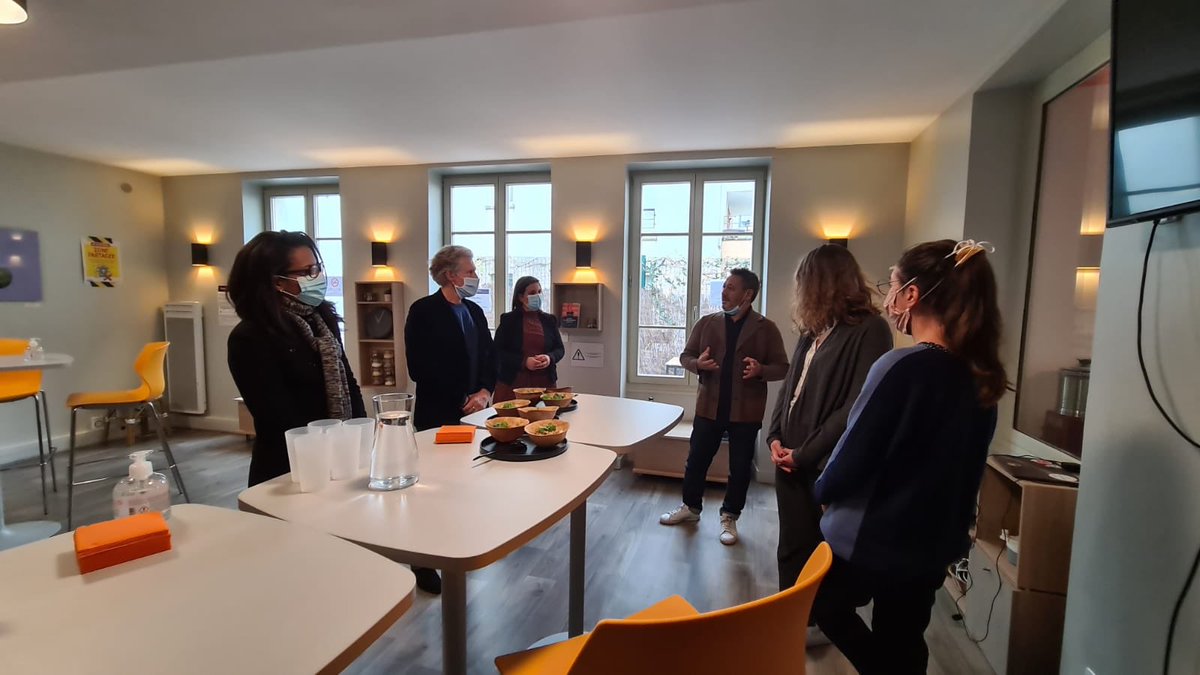 <a href="/Paris_and_Co/">Paris&Co</a>,incubateur de start-up à  @SmartFoodParis dans le 20e à Paris 👍🏽 <a href="/ateliersarrasin/">Atelier Sarrasin</a>, <a href="/meetmymama/">Meet My Mama</a>  et <a href="/Peligourmet/">Peligourmet</a> y déploient leurs ailes. Hier,avec <a href="/EricPliez/">Eric Pliez</a>,dégustation d’un curry de soja bio français made by #Excellent 😉 Et un bol comestible,signé #MaisonTumulte!