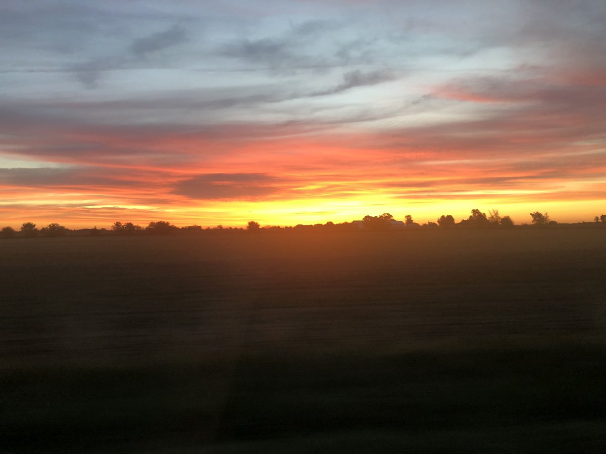 The beauty of a sunrise in the country never ceases to amaze me.
#LivingOnTheFarm