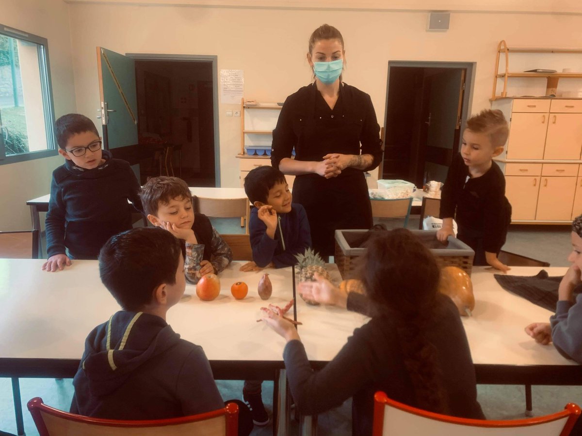 caroline0185's tweet photo. Ce matin les enfants du centre de loisirs @LeoLagrange ont éveillé leurs papilles et leurs sens ! Nous remercions Florence propriétaire du restaurant l'Eden Café pour son intervention. https://t.co/XWG3Cv3CWb