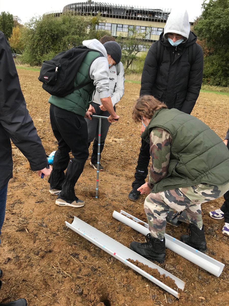 C'est la rentrée pour les stages de recherche sur les sols <a href="/TousChercheurs/">Tous Chercheurs</a> Nancy. Nous accueillons avec plaisir des élèves de 1ère du lycée <a href="/LCormontaigne/">Lycée Cormontaigne Metz</a> Metz. Merci aux tuteurs scientifiques Anne Clémentine Lauralie et Quentin, toujours prêts à nos côtés pour guider les jeunes.