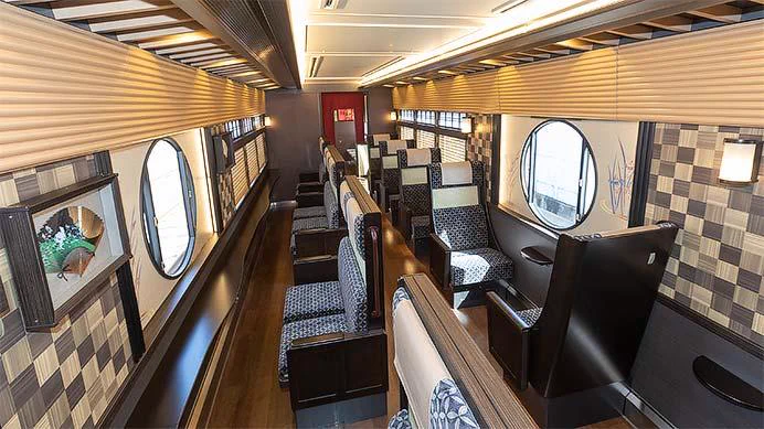 これって部屋じゃないの？京とれいん雅洛の車内がすごい！特別料金はかからず、普通の料金で乗れる！！