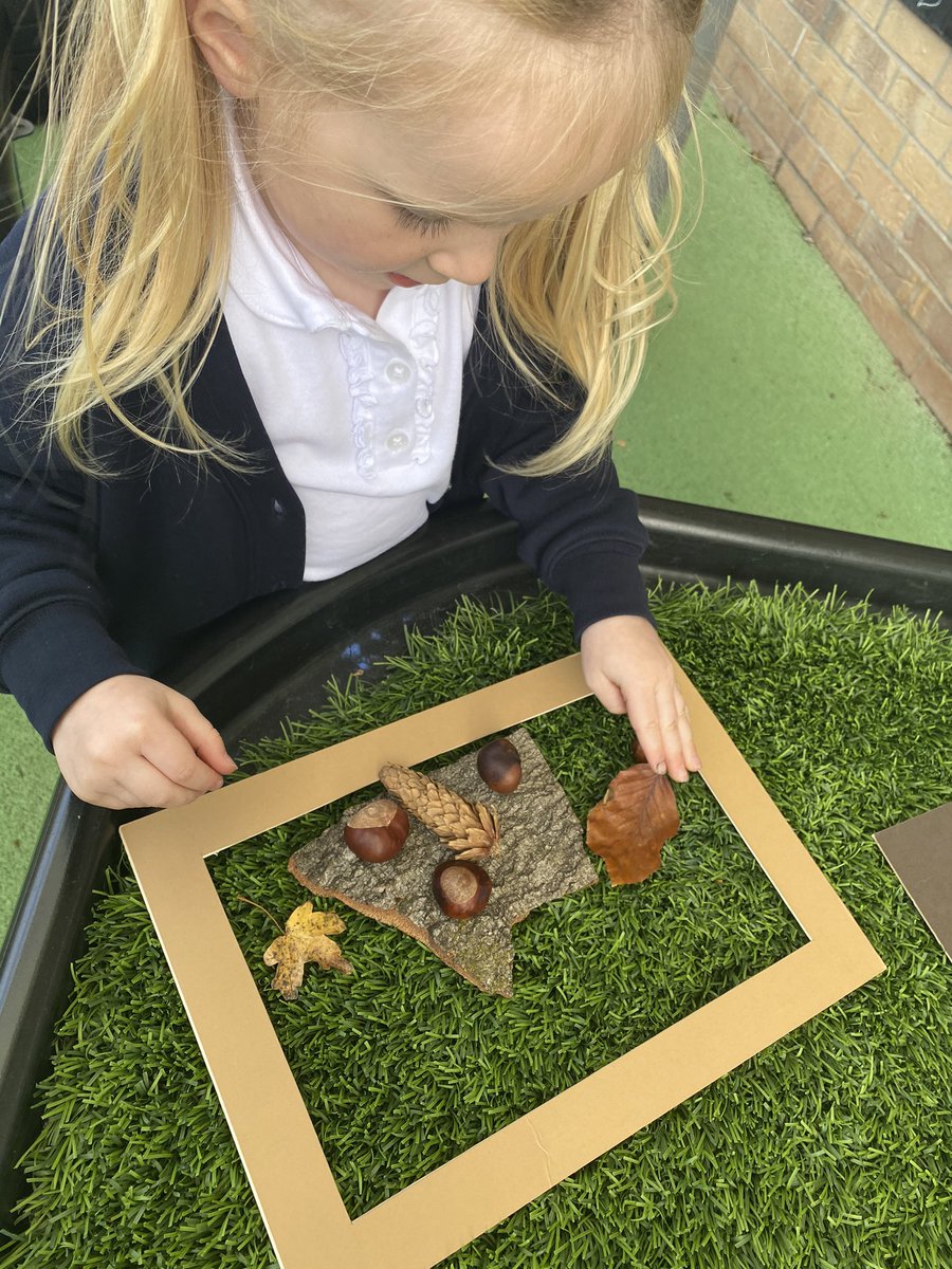 KathJonesMrs's tweet photo. Using natural resources to create a picture 🍁🍂🍃 https://t.co/oH6aoCu4Xh