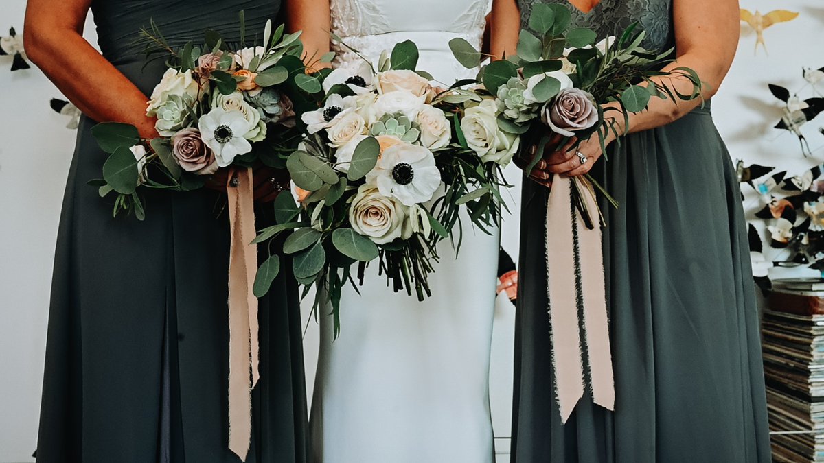EngagedIndiana's tweet photo. We can't get enough of these gorgeous fall photos! Elisha Kaldahl Photography captured this beauty. π·π°πππ»
#engagedindiana
#engagedindy
#elishakphoto
#indianaweddings
#indianapolisbride
#indianaweddingexpos
#indianapolisbrideexpo
#indyweddingshows
#weddinginspo
#fallwedding https://t.co/yPtOVbVnGJ