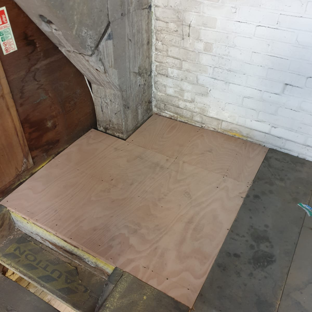 WestburyPM's tweet photo. How we can help?
🪚🧱🔨🔧🪠🚽🪟💡🔑🪤
#FloorReplacement
Sometimes we have to repair and replace flooring for clients, we are some before and after pics of one of our jobs earlier this year replacing apart of a floor. 
If this looks familiar give us a call
#maintenance #flooring https://t.co/jAYgbfLYNI