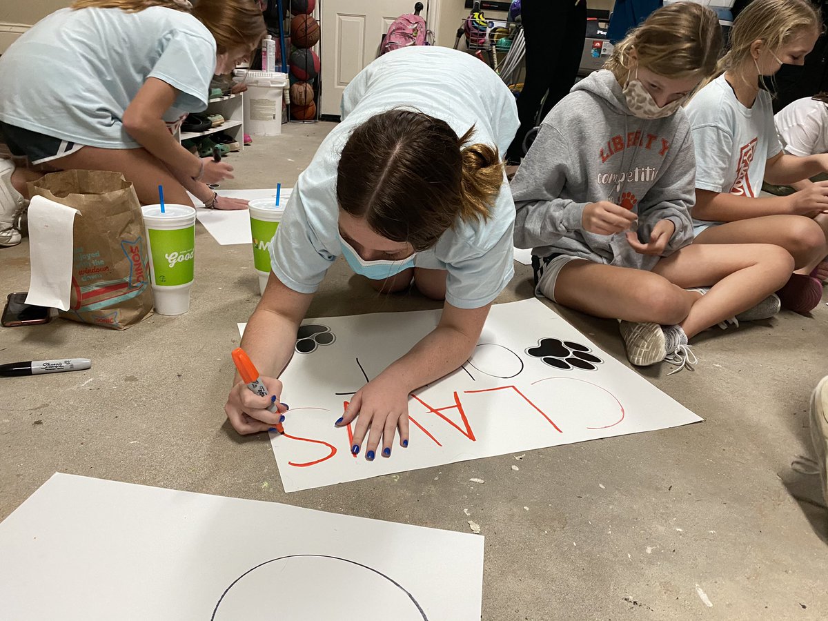 Getting prepared for the JC Homecoming Parade! 🦁📣 #lmslions #lmscheer