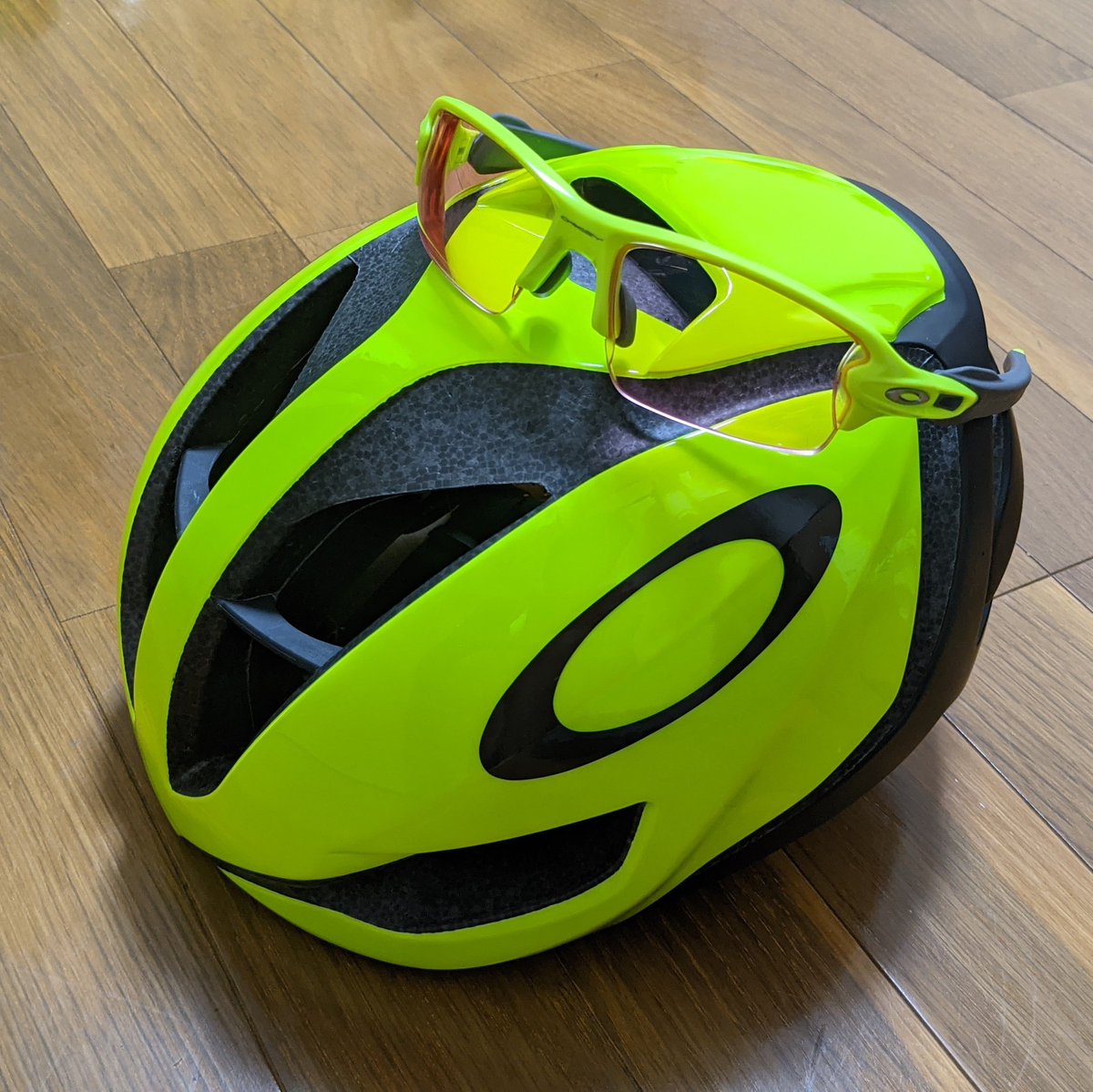 douseri_uparupa's tweet photo. やっぱこの色よ

#新しいプロフィール画像 #オークリー #ARO5 #Flak2.0 #ICRX https://t.co/YJTPToqA7Q