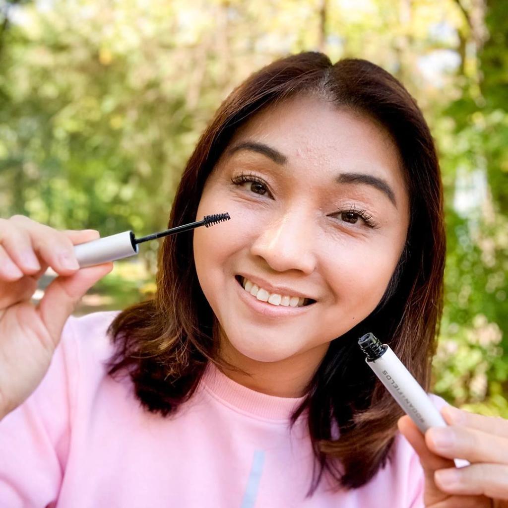 mariewall06's tweet image. RodanFieldsHQ: Your brows have a new best friend! #BrowDefiningBoost shapes, defines and gives you 2x fuller, thicker-looking brows instantly. 

Shop Now: bit.ly/3heX7a5

R+F Independent Consultant 📸: Dani Lai