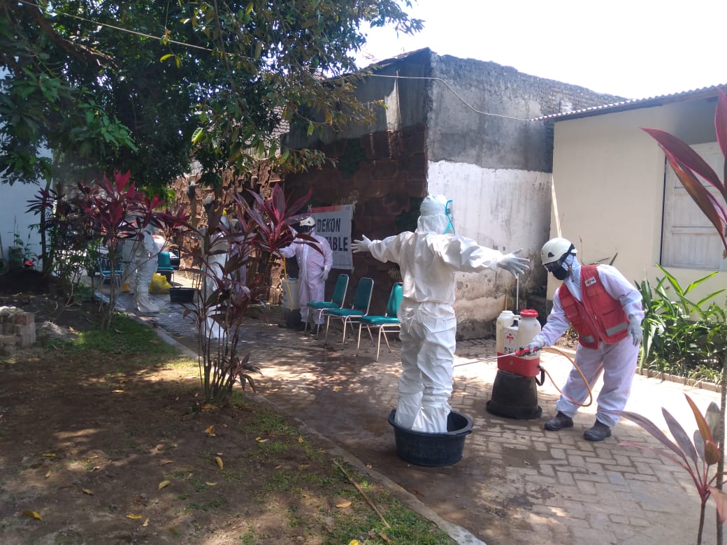 muhammad_eksan's tweet photo. Laporan tgl 14.10.2020
Giat dukungan dekon portable Nakes dalam melaksanakan tugas nya RDT dinsos kab sleman. 
@pmi_diy @pmi_sleman 
#lawancovid19 
#Pmisiapbantu
#CitaMasJajar https://t.co/VhfJjoMDju
