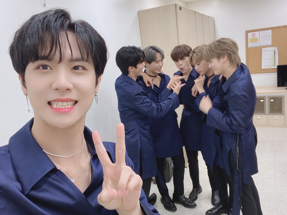 WEi__Official's tweet photo. 수요일에도 무대가득 잘생김으로 충전해준 위아이😬 
귀염뽀짝한 위아이가 기다리고 있는 눕방까지 함께해주세요🤍

#위아이 #WEi #IDENTITY #First_Sight https://t.co/tnP63rI0gl