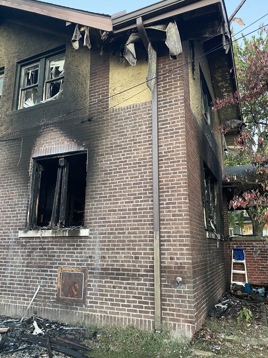 kendelliott's tweet photo. This feels like a bad dream. My family’s home burnt last night. My parents and siblings lost everything. If you can, please share this link https://t.co/zZw0zIhFIT. We are forever grateful for everyone who is sharing, donating, and showing us love during this time. Thank you all. https://t.co/r7UQv0x7uK