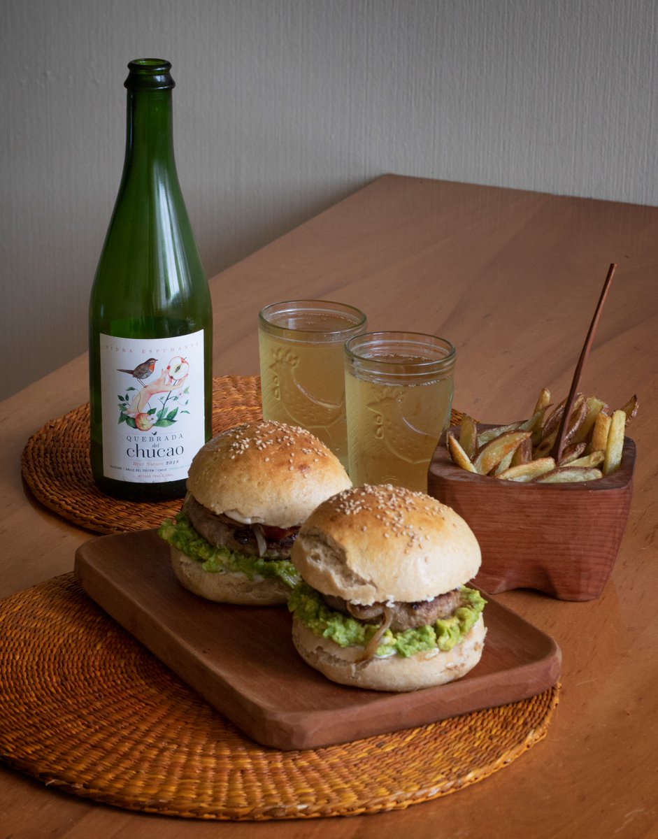 Sal de la rutina y tómate una sidra. Las nuestras son frescas, con finas burbujas, especiales para veganos, celíacos y amantes de las cosas orgánicas. Pero además, una delicia para el paladar!!