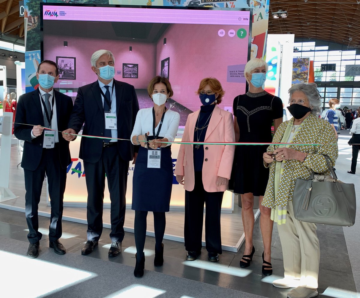 Inaugurato oggi a Rimini @TtgExpo, il marketplace del #turismo in Italia. Al taglio del nastro Lorenza Bonaccorsi, Sottosegretario di Stato al @_MiBACT, il Cda e la Direttrice Marketing e Promozione dell'ENIT. #TTG2020