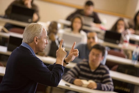 Lecturer. Профессор и студент. Профессор гарварда. Профессор в университете. University professor.