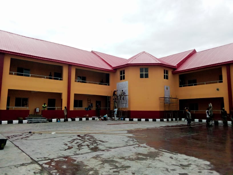 JohnpaulID's tweet photo. ..... this is too superb. Standard Tables &amp; chairs for the newly established secondary schools in #adometropolis on display.
Congratulations to #TeamJKF2 and #Ekiti
#PROJECTSinspection
@kfayemi @bisiafayemi @AbiodunBorisade @purrples @eggheader https://t.co/ggzKUVEcT7