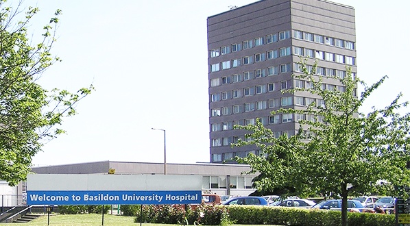 MSEHospitals's tweet photo. ⚠ UPDATE: Basildon Hospital

Our #Basildon site is still extremely busy and due to this we're no longer allowing visitors with the exception of End of Life patients, those with learning difficulties, maternity and paediatrics.

For more➡https://t.co/qEZ0zAgIEe

#COVID19 #Essex https://t.co/a7HdkLlgUL