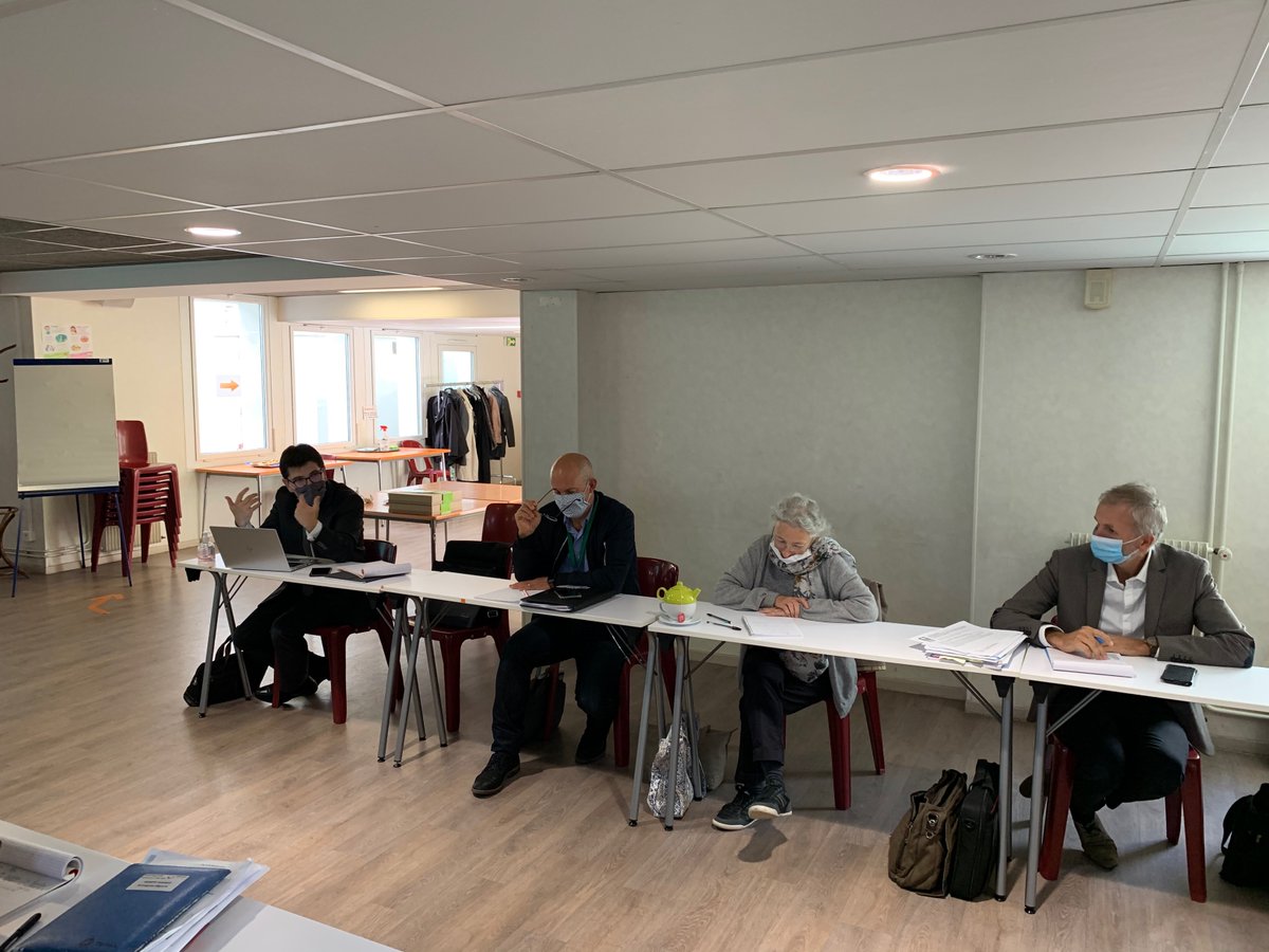 Caf64_actus's tweet photo. | EN DIRECT | Le Conseil d'Administration de notre @Caf64_actus réalise une journée de réflexion sur la coloration de #Caf64 à moyen terme au #CentreSocialLaPépinière à Pau avec la participation de nos agents et administrateurs. 🤝
#Cap64 #innovation
#ConseilAdministration https://t.co/MHIRDV9I2l