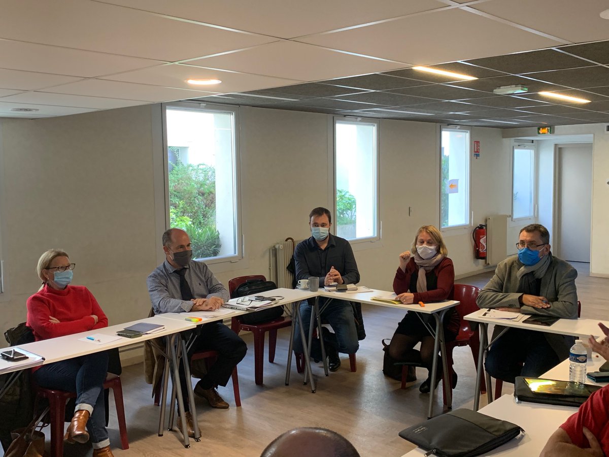 Caf64_actus's tweet photo. | EN DIRECT | Le Conseil d'Administration de notre @Caf64_actus réalise une journée de réflexion sur la coloration de #Caf64 à moyen terme au #CentreSocialLaPépinière à Pau avec la participation de nos agents et administrateurs. 🤝
#Cap64 #innovation
#ConseilAdministration https://t.co/MHIRDV9I2l