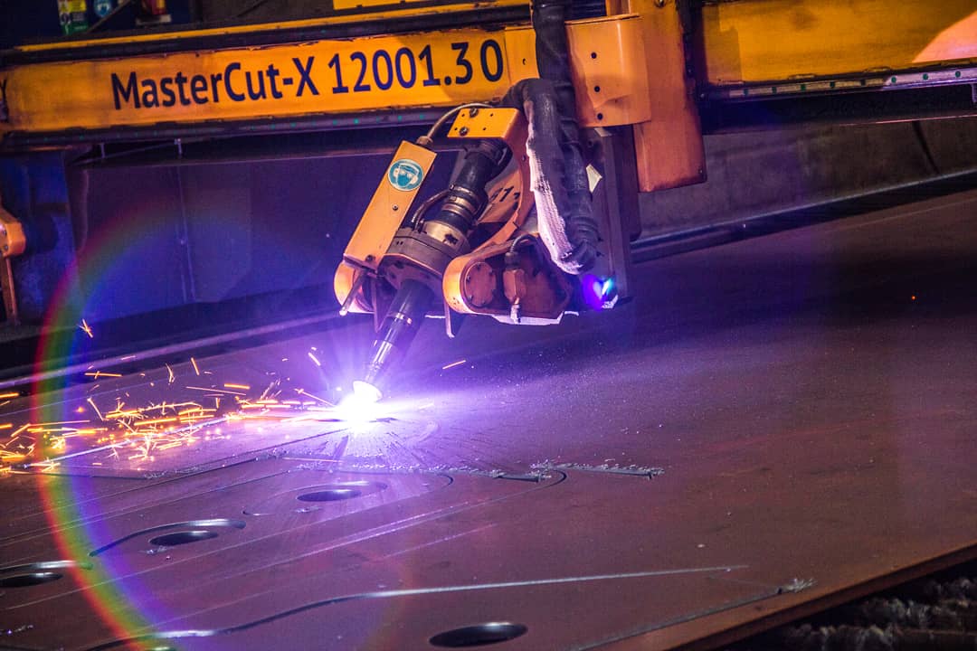 solintallrd's tweet photo. @solintallrd processes more than 4.380 tons per year of different types of steel. From 4 up to 180 mm thick.

We count with:
-1 Oxycut with 3 torches and bezel
-1 Oxycut with artificial vision system and bezel
-2 HD plasma cutting machines
-1 Shear
-4 Portable plasma equipment https://t.co/DKGyNfuQux